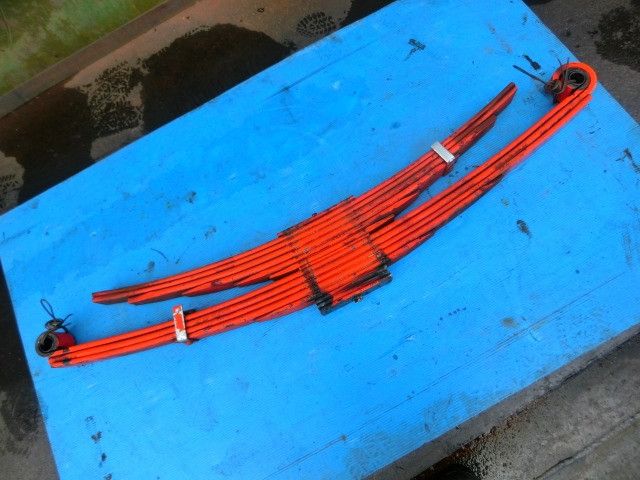 リーフスプリングAy(後左)