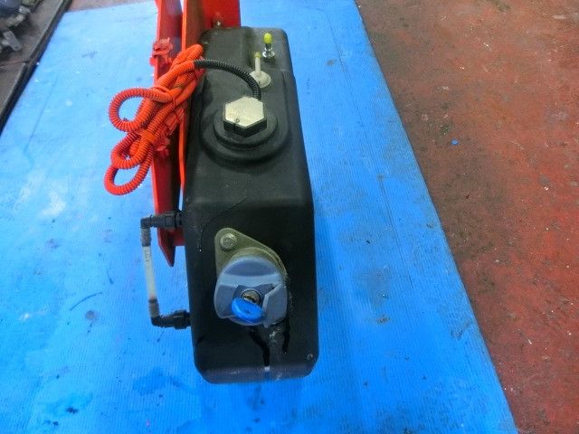 アドブルータンク