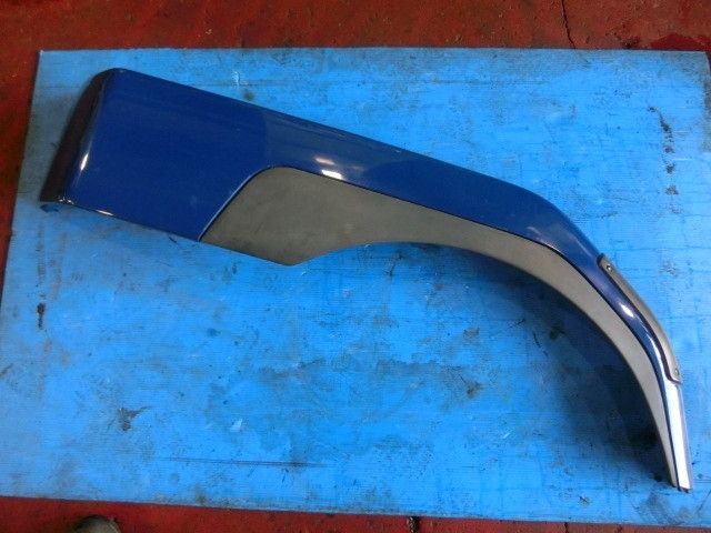 Fフェンダーパネル(右)