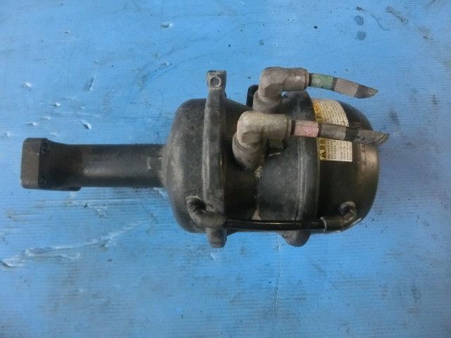 ブレーキチャンバー(後右)