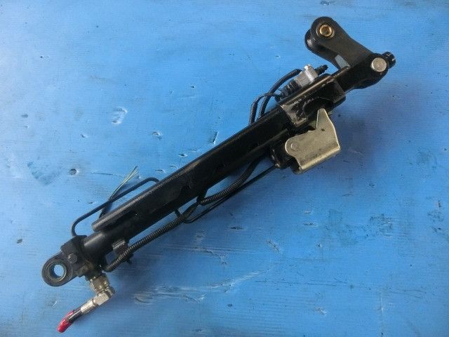 チルトシリンダー