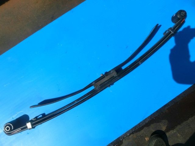 リーフスプリングAy(後右)