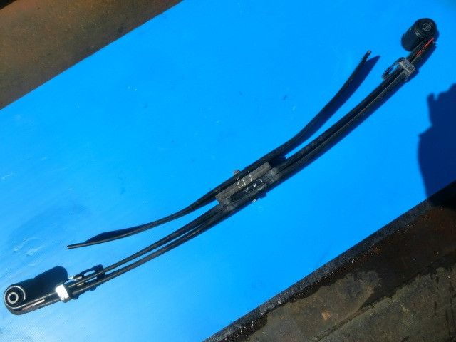 リーフスプリングAy(後左)