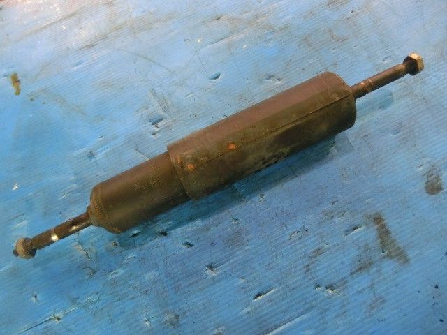 ショックアブソーバー(前右)