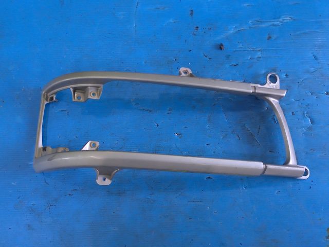 ヘッドライトリム(右)