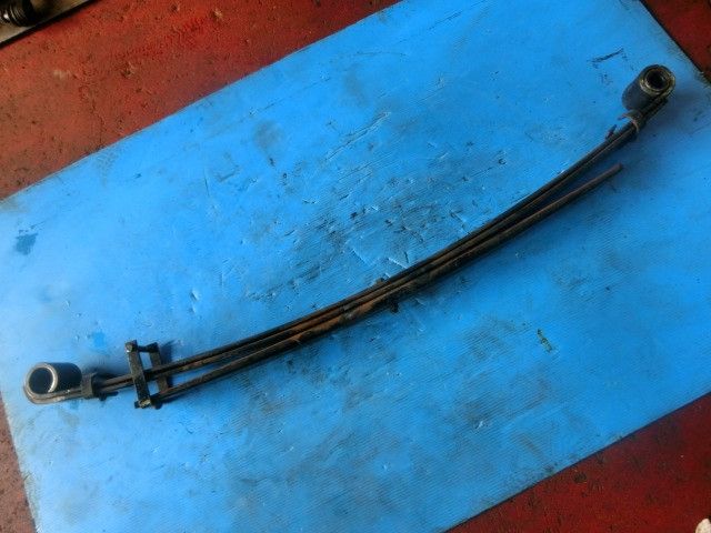 リーフスプリングAy(後右)