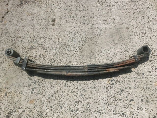 リーフスプリングAy(後右)