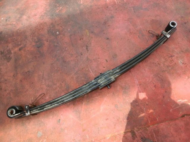 リーフスプリングAy(前左)