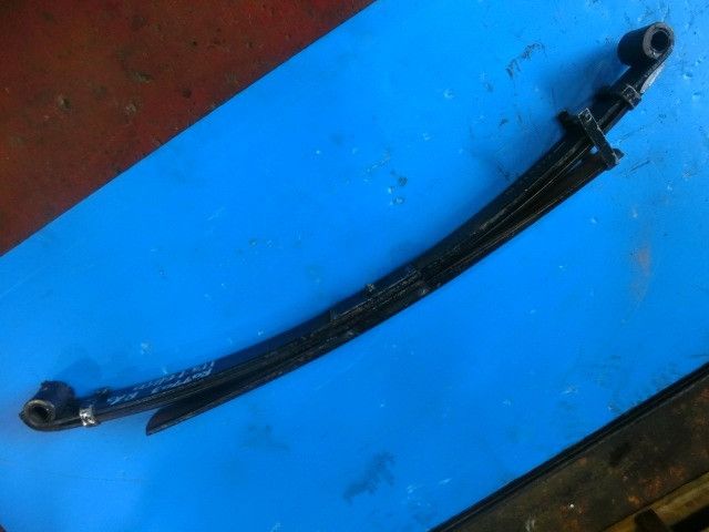 リーフスプリングAy(後右)