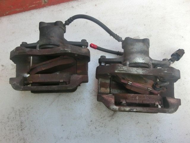 キャリパー(前右)