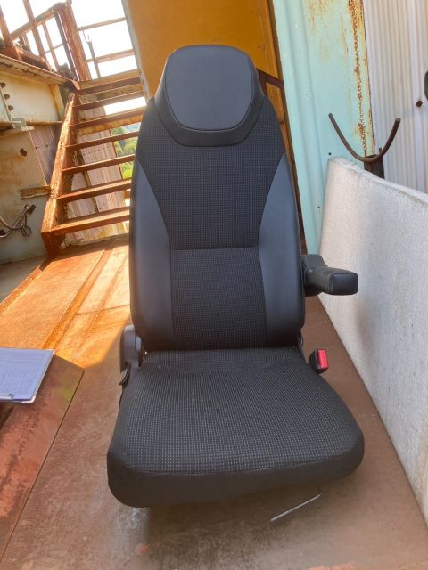 ドライバーシート