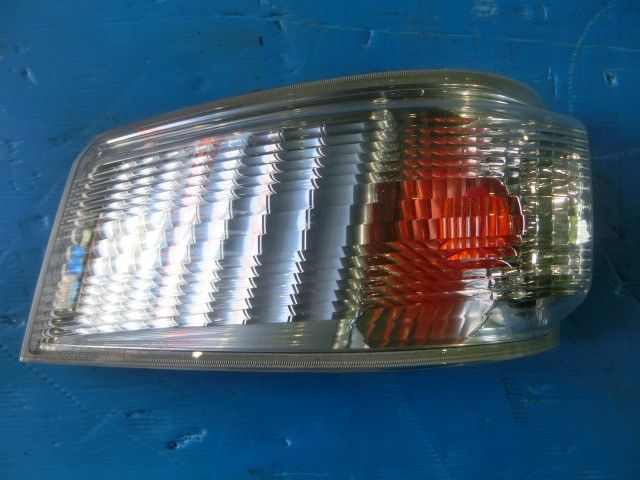 ウィンカー(左)