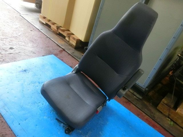 ドライバーシート