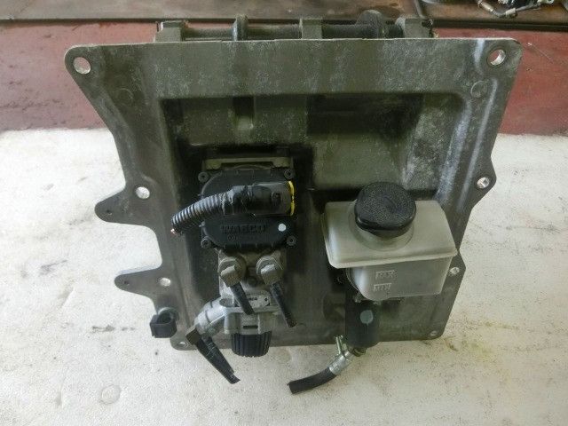 ブレーキバルブ