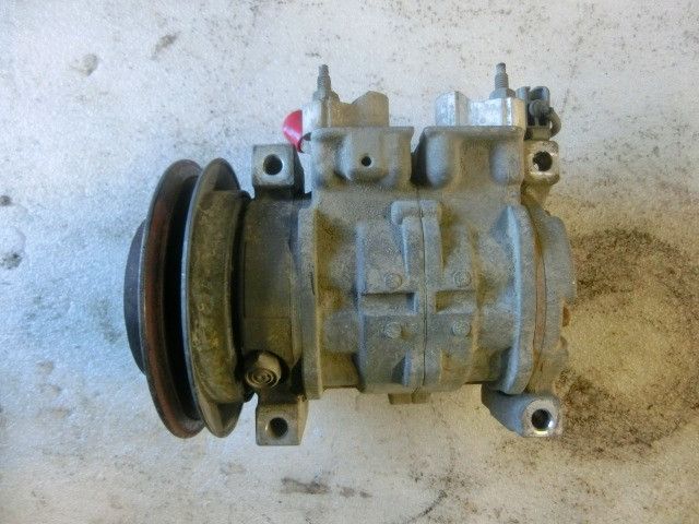 ACコンプレッサー