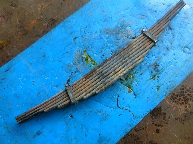 リーフスプリングAy(後左)