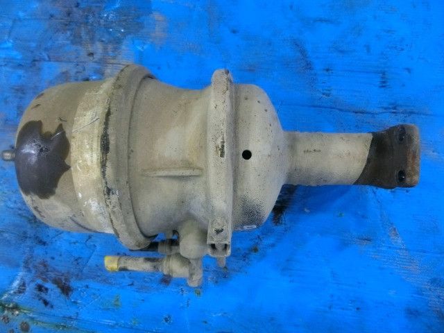 ブレーキチャンバー(後右)