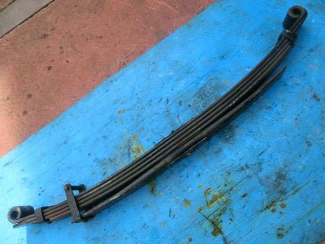 リーフスプリングAy(後左)