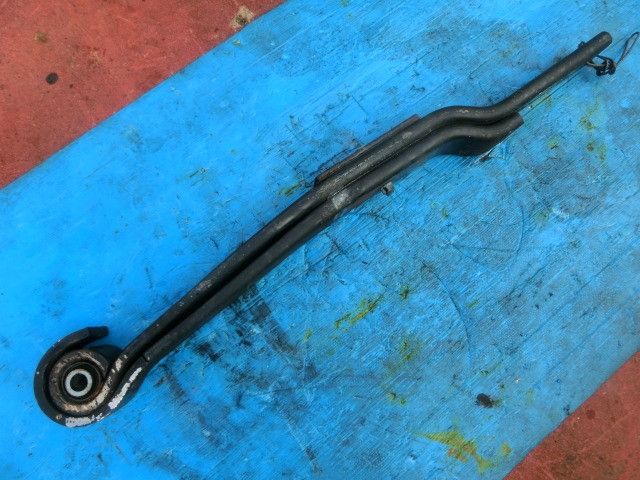 リーフスプリングAy(後左)