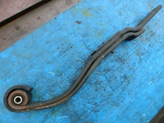 リーフスプリングAy(後右)