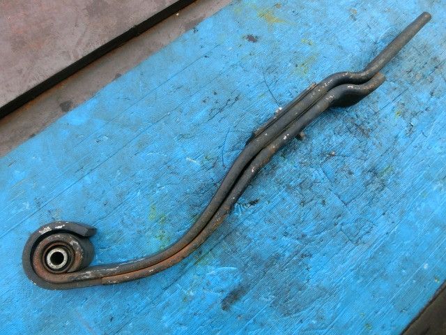 リーフスプリングAy(後左)