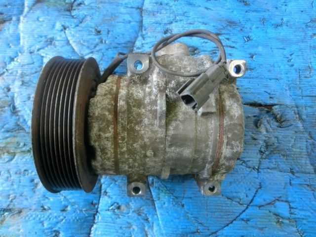 ACコンプレッサー