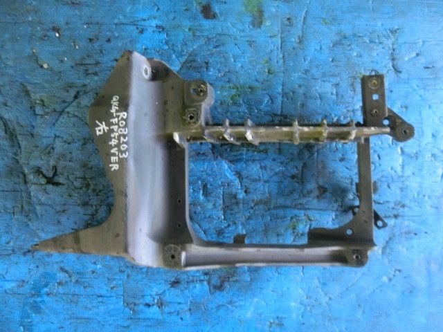 ライトステイ(右)